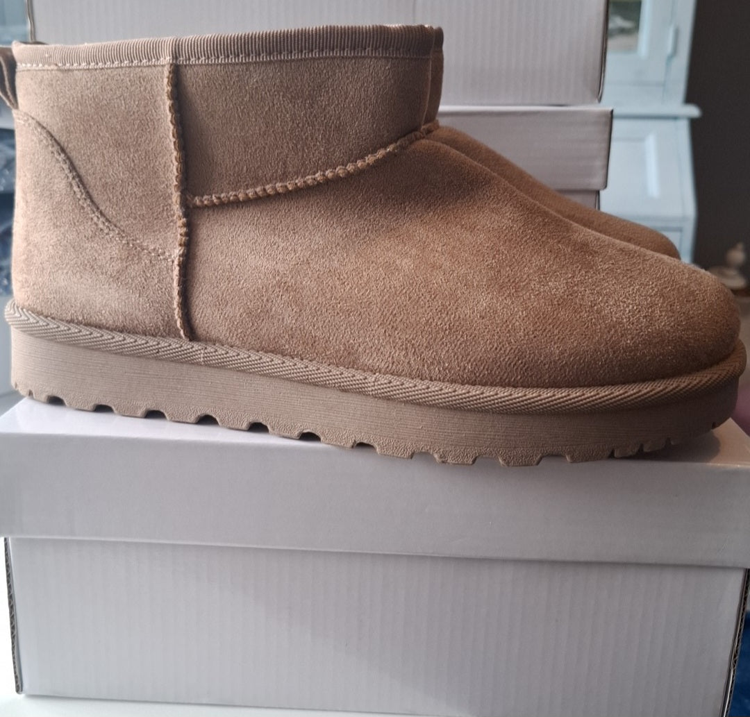 UGS shoes Brown